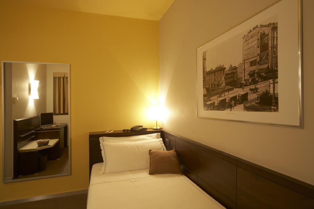 Hotel Montini Linate Airport Peschiera Borromeo Kamer foto